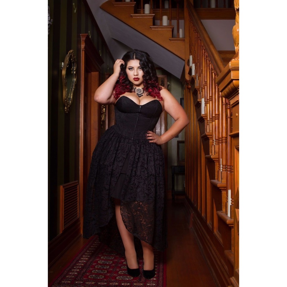 Nwt pinup couture black lace bisou bustier Medium